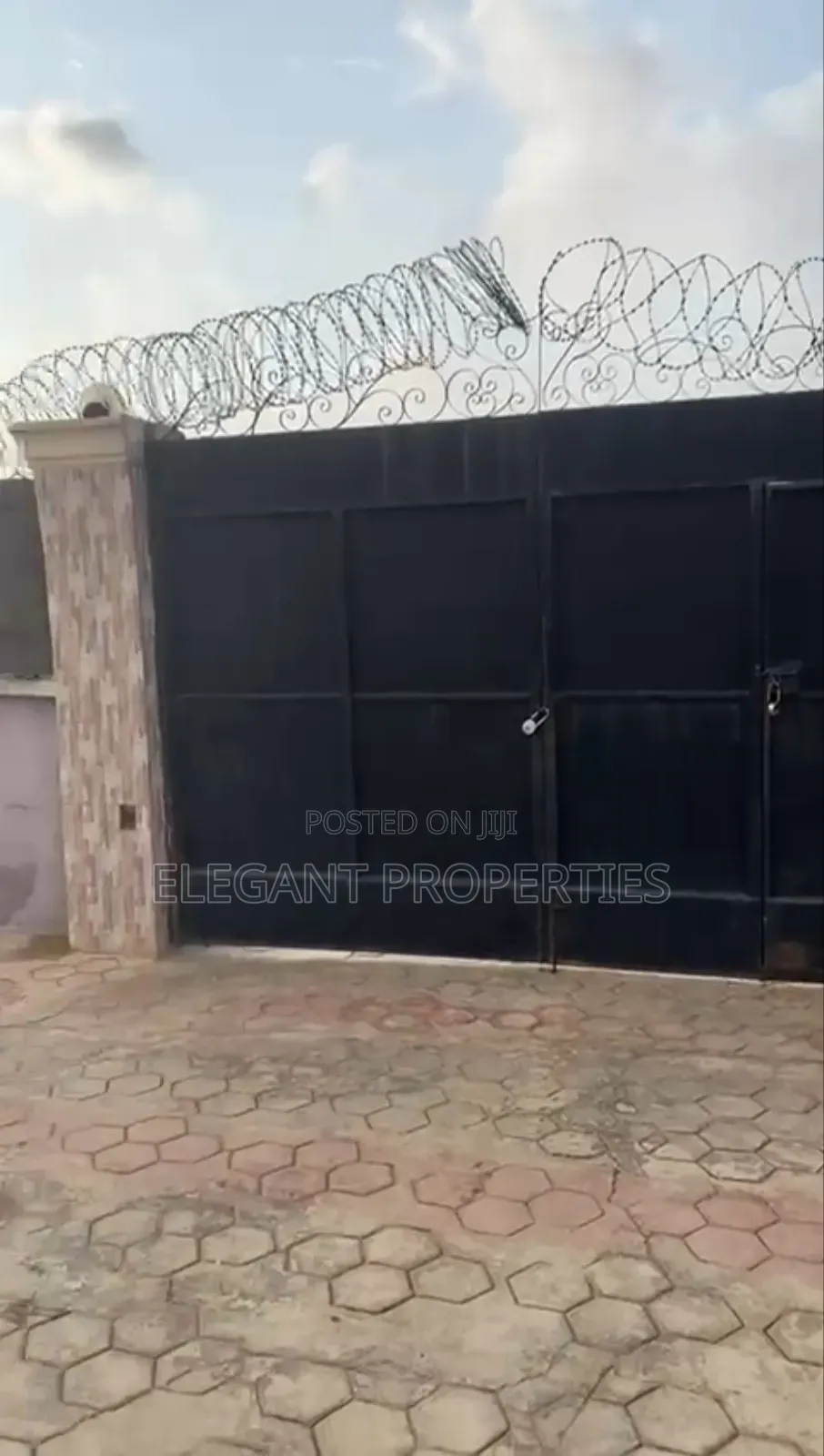 3bdrm Bungalow in Cele Junction Owode, Osogbo for sale