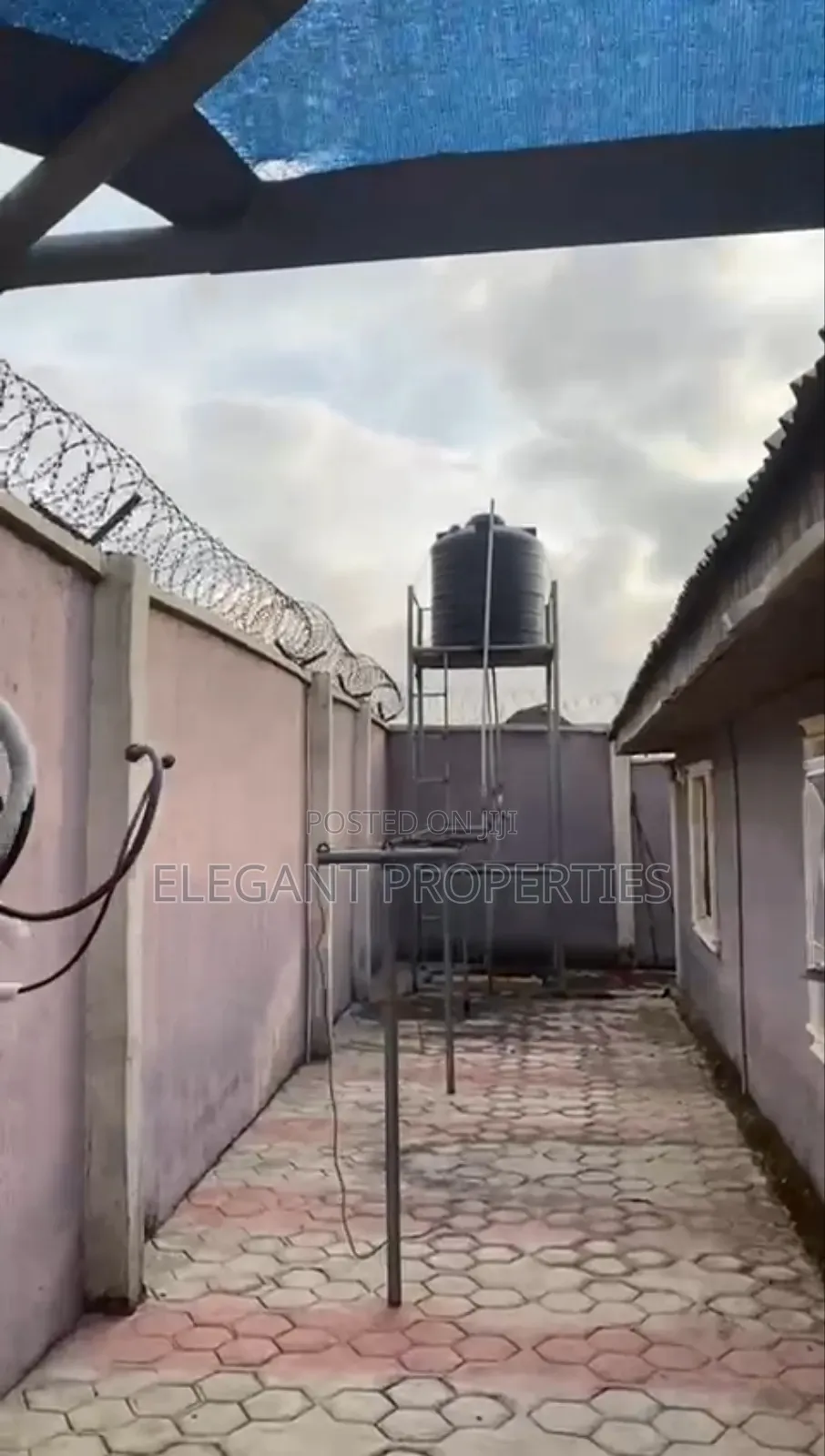 3bdrm Bungalow in Cele Junction Owode, Osogbo for sale