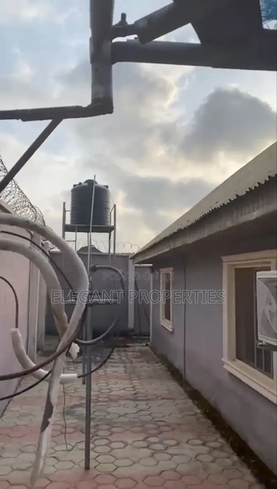 3bdrm Bungalow in Cele Junction Owode, Osogbo for sale