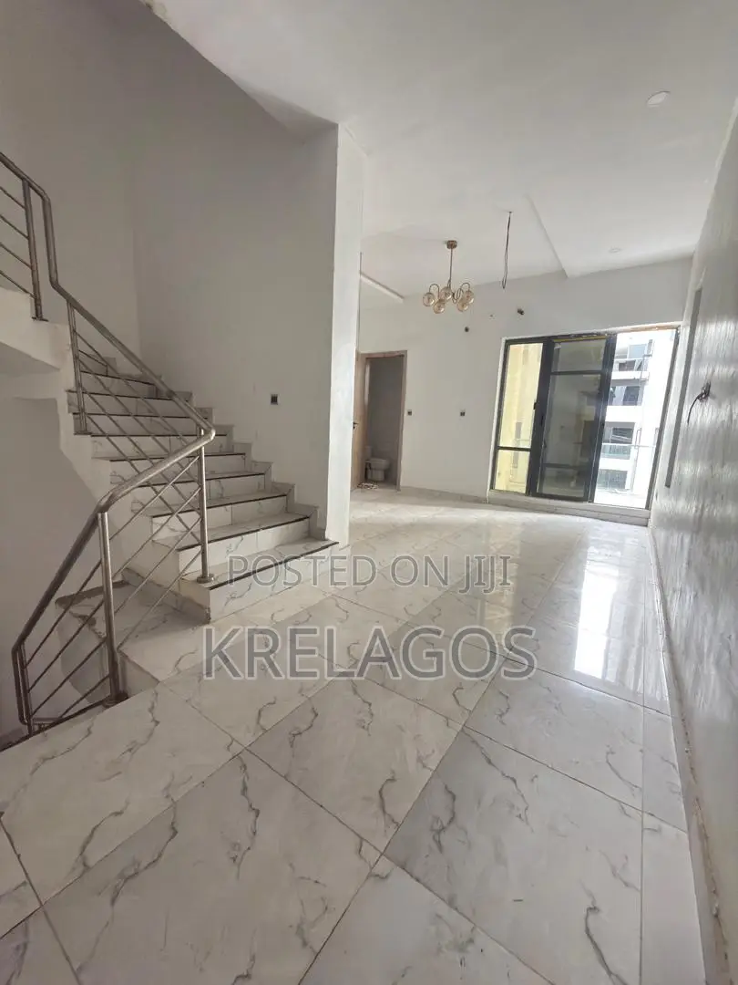 5bdrm Duplex in Chevron for rent