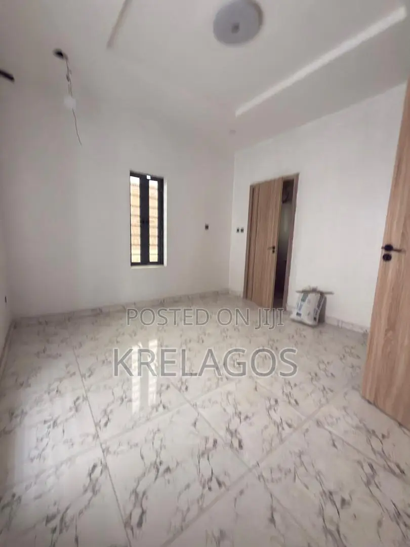 5bdrm Duplex in Chevron for rent