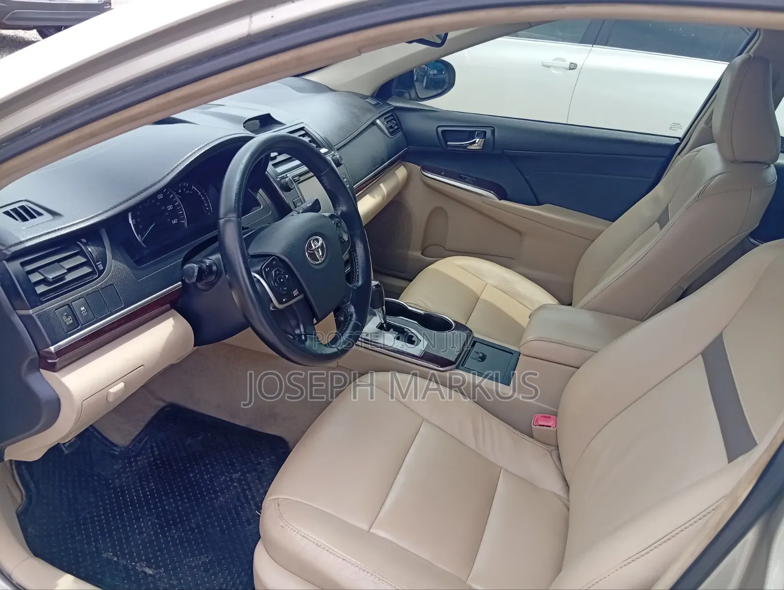 Toyota Camry XLE 4dr Sedan (2.5L 4cyl 6A) 2014 Gold