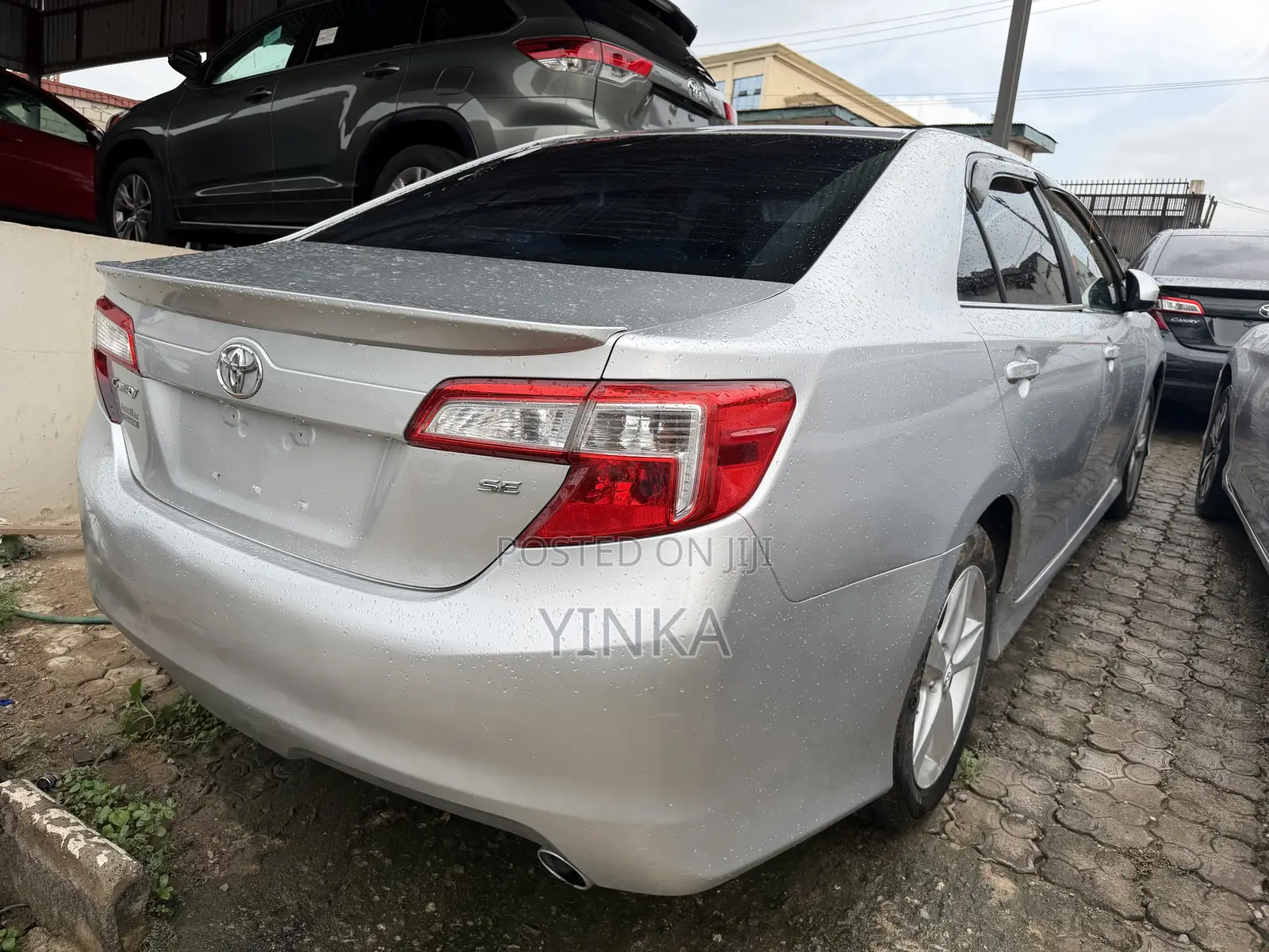 Toyota Camry XLE 4dr Sedan (2.5L 4cyl 6A) 2012 Silver