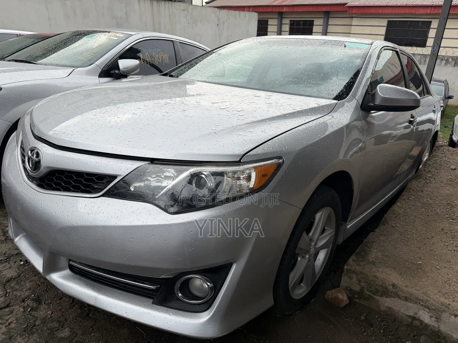 Toyota Camry XLE 4dr Sedan (2.5L 4cyl 6A) 2012 Silver