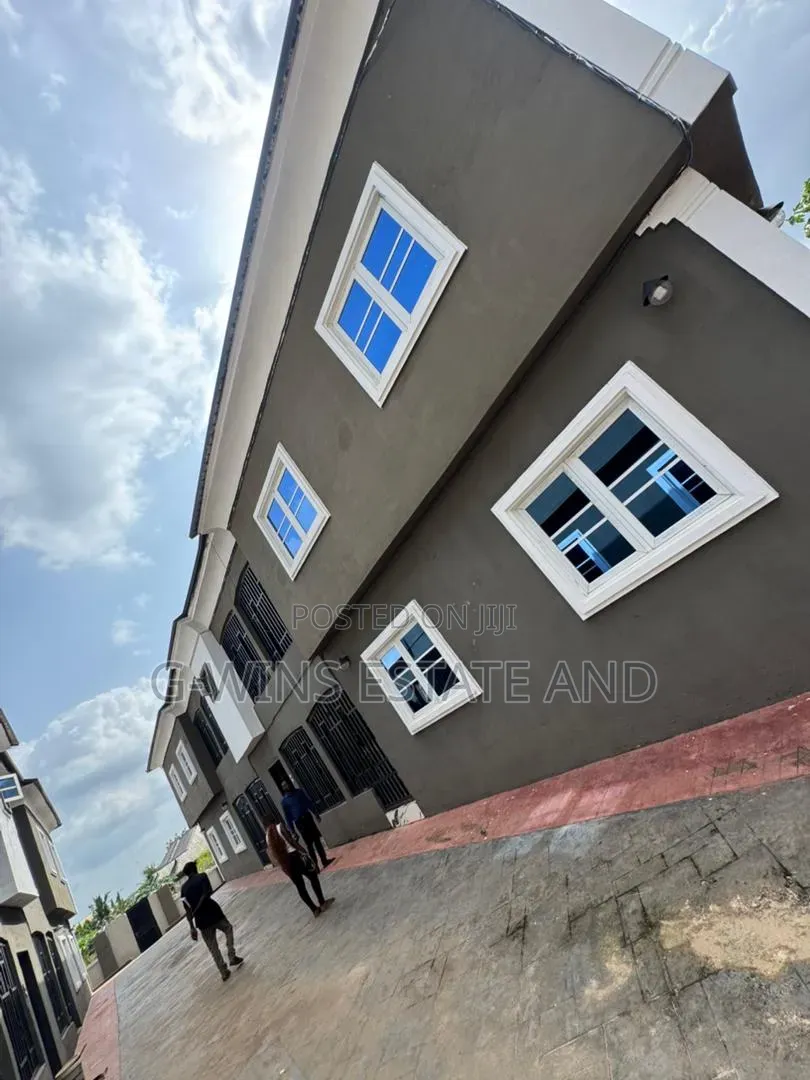 3bdrm Block of Flats in Evwodia Airport Road for rent