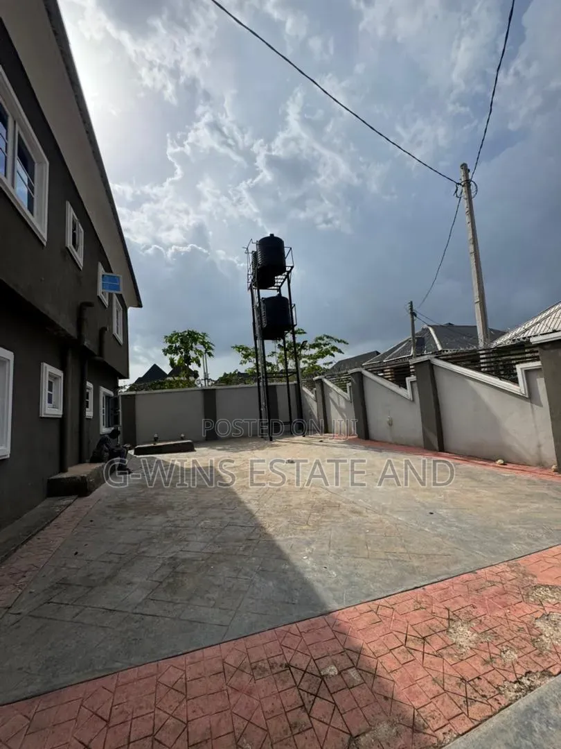 3bdrm Block of Flats in Evwodia Airport Road for rent