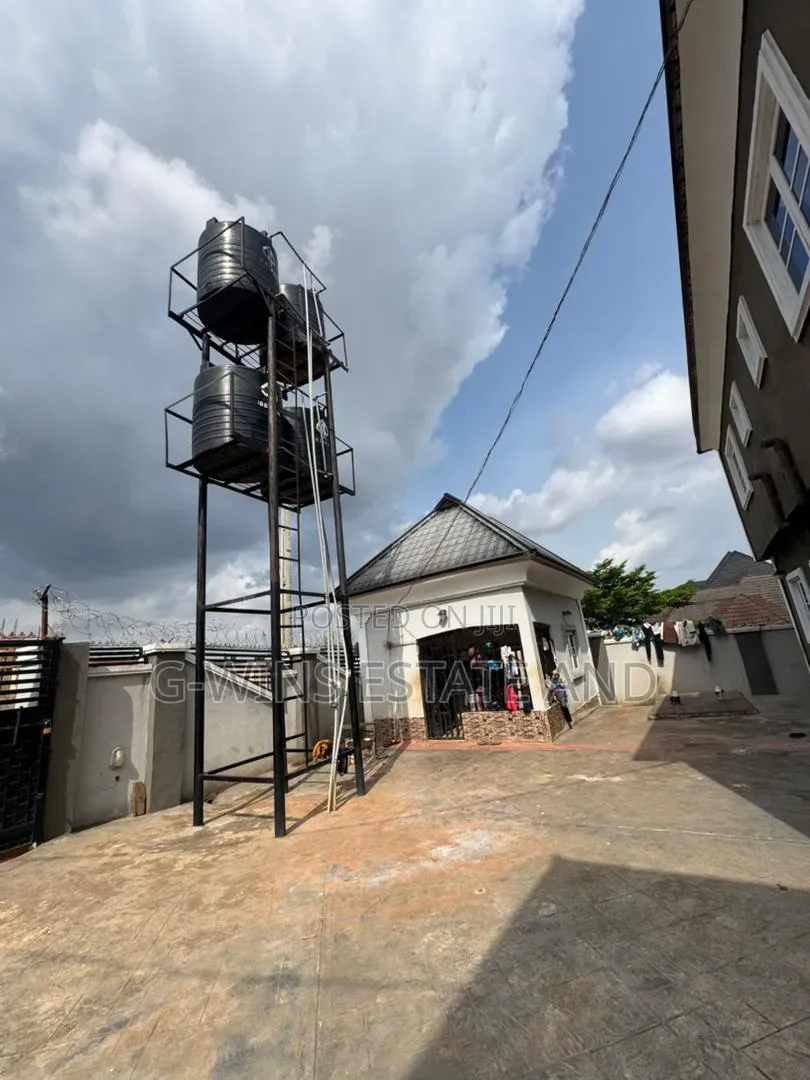 3bdrm Block of Flats in Evwodia Airport Road for rent