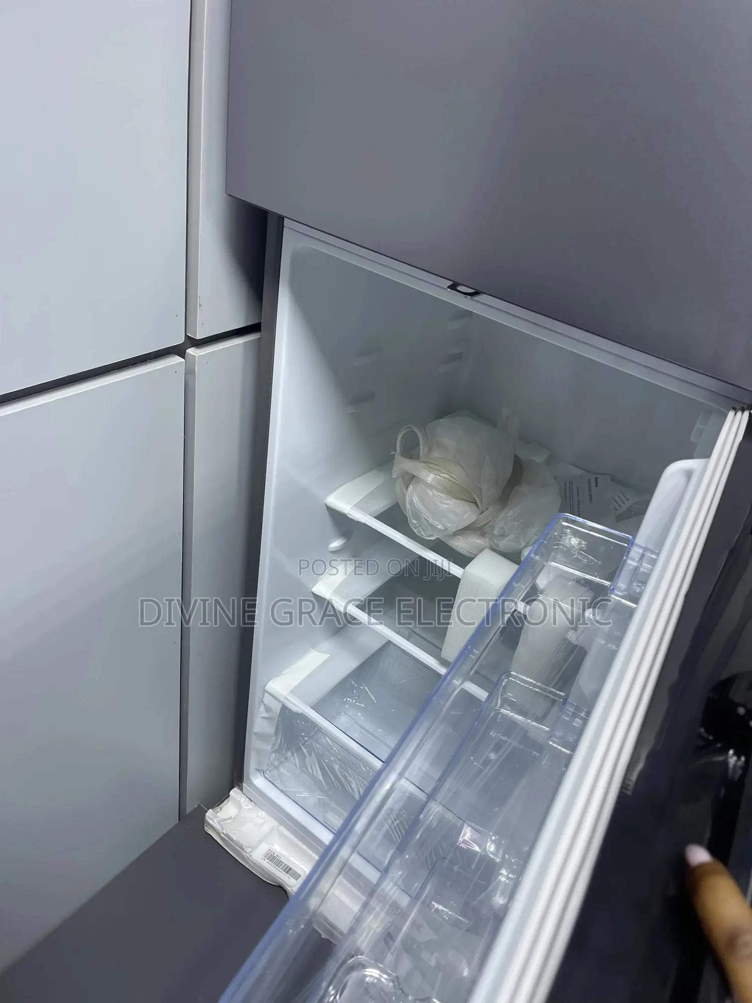 Brand New 200l Hisense Double Door Refrigerator/Hisense