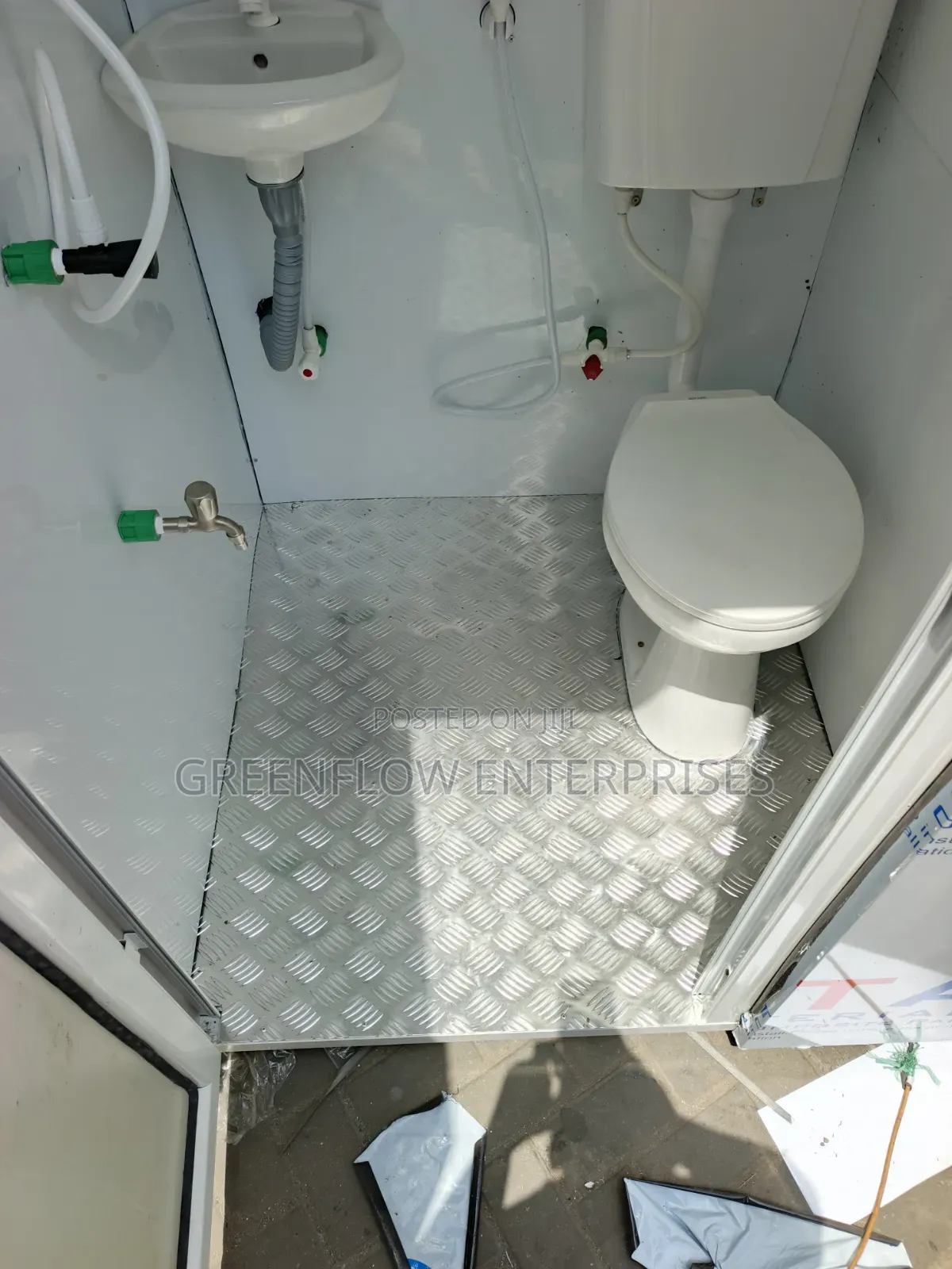 Eco-Friendly Mobile Toilet/Bathroom