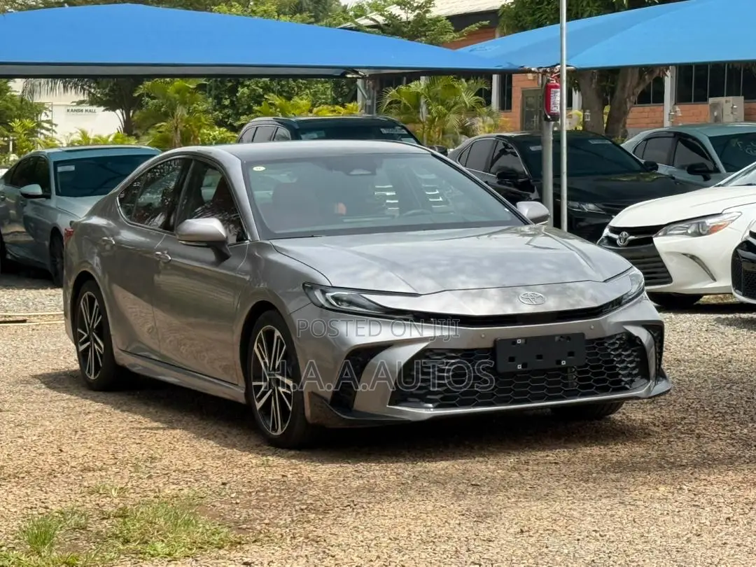 New Toyota Camry SE 2025 Gray