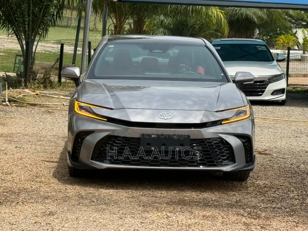 New Toyota Camry SE 2025 Gray