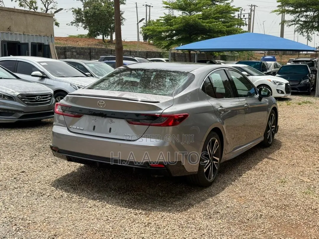 New Toyota Camry SE 2025 Gray