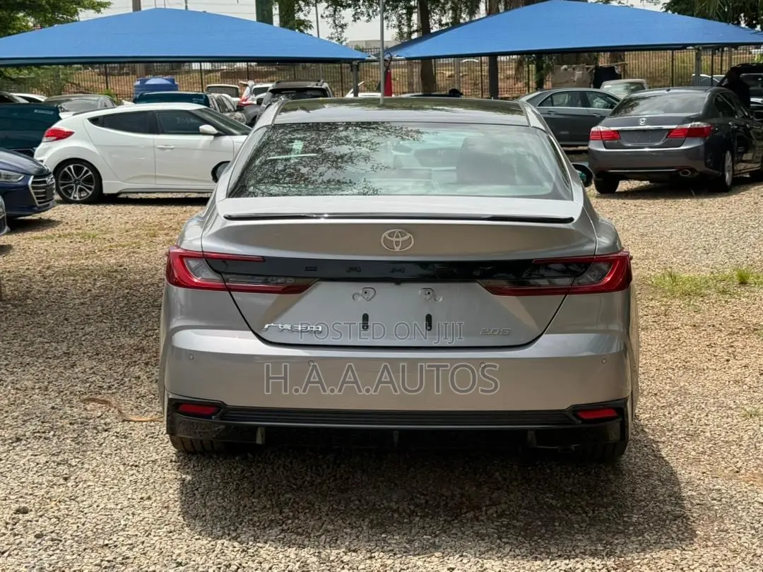 New Toyota Camry SE 2025 Gray