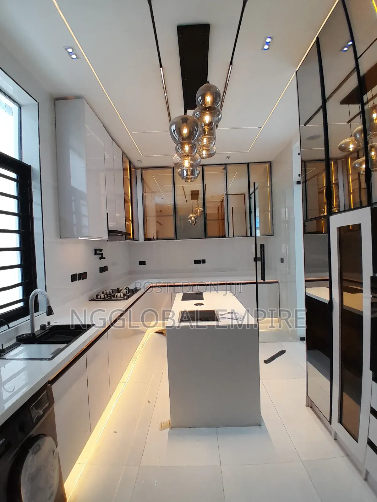 5bdrm Duplex in Orchid Road, Off Lekki-Epe Expressway for sale