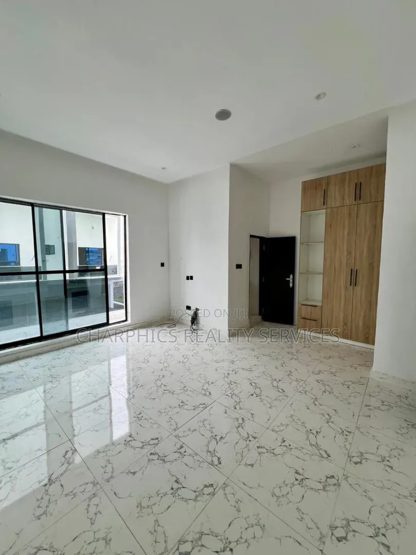 3bdrm Duplex in Lekki Phase 2 for sale