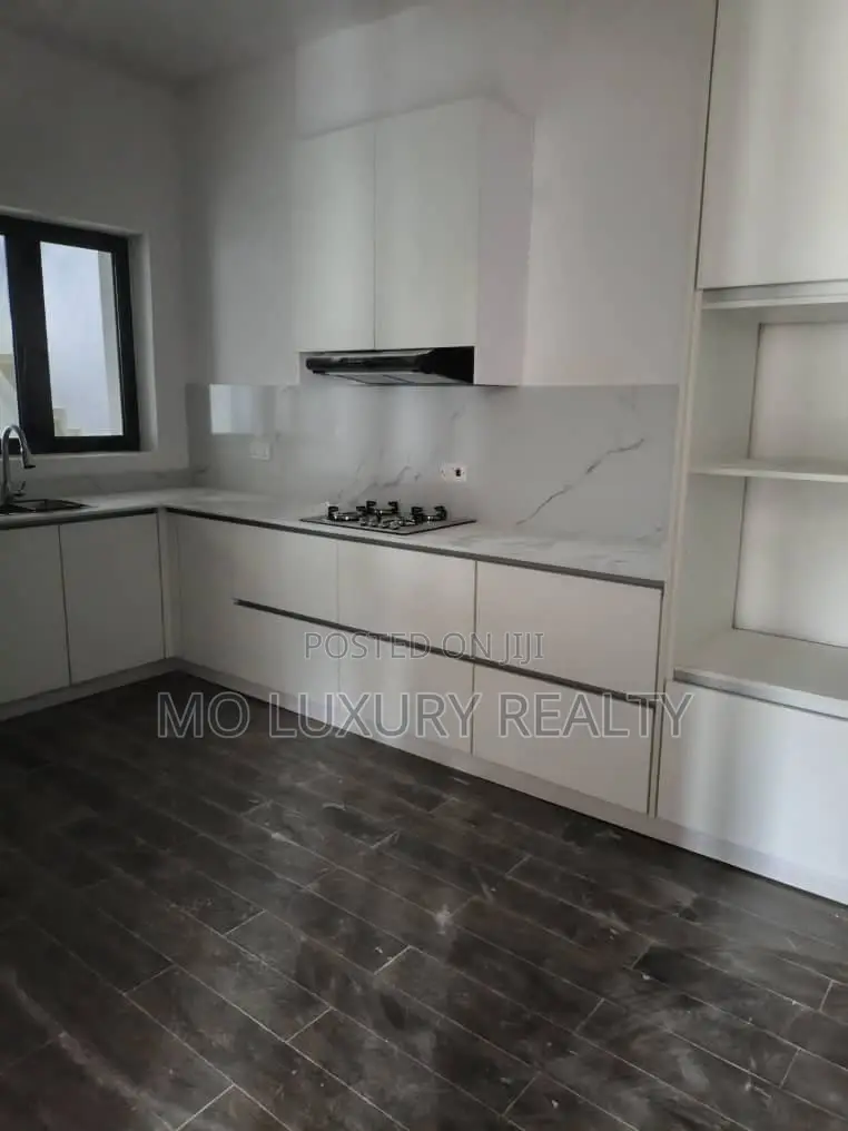 3bdrm Apartment in Lekki Phase 1 for rent