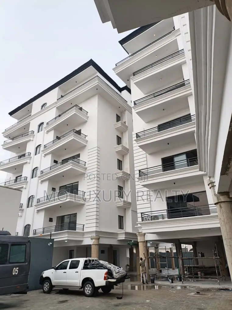 3bdrm Apartment in Lekki Phase 1 for rent