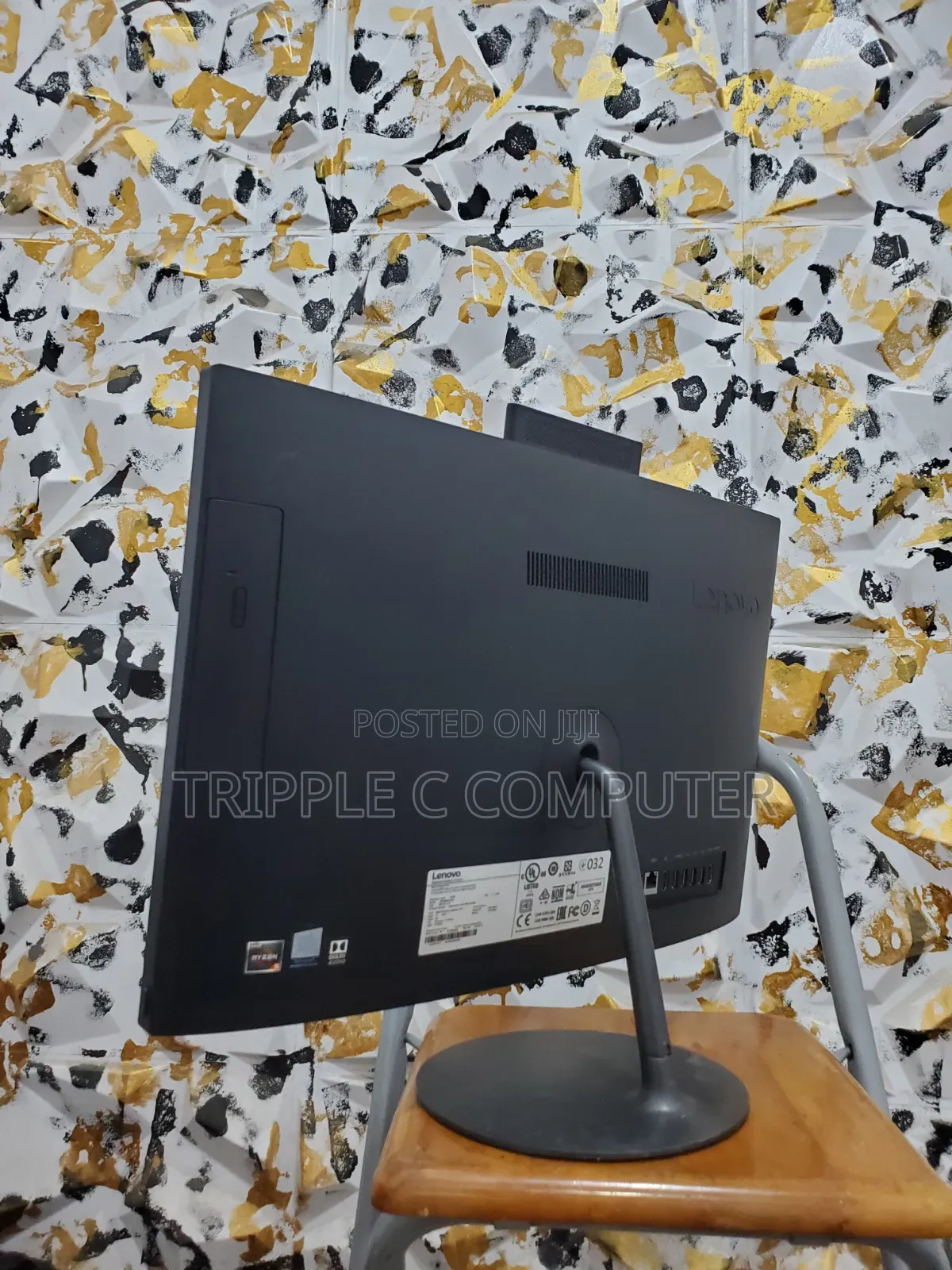 Desktop Computer Lenovo ThinkCentre M810z AIO 8GB AMD Ryzen 5 HDD 1T