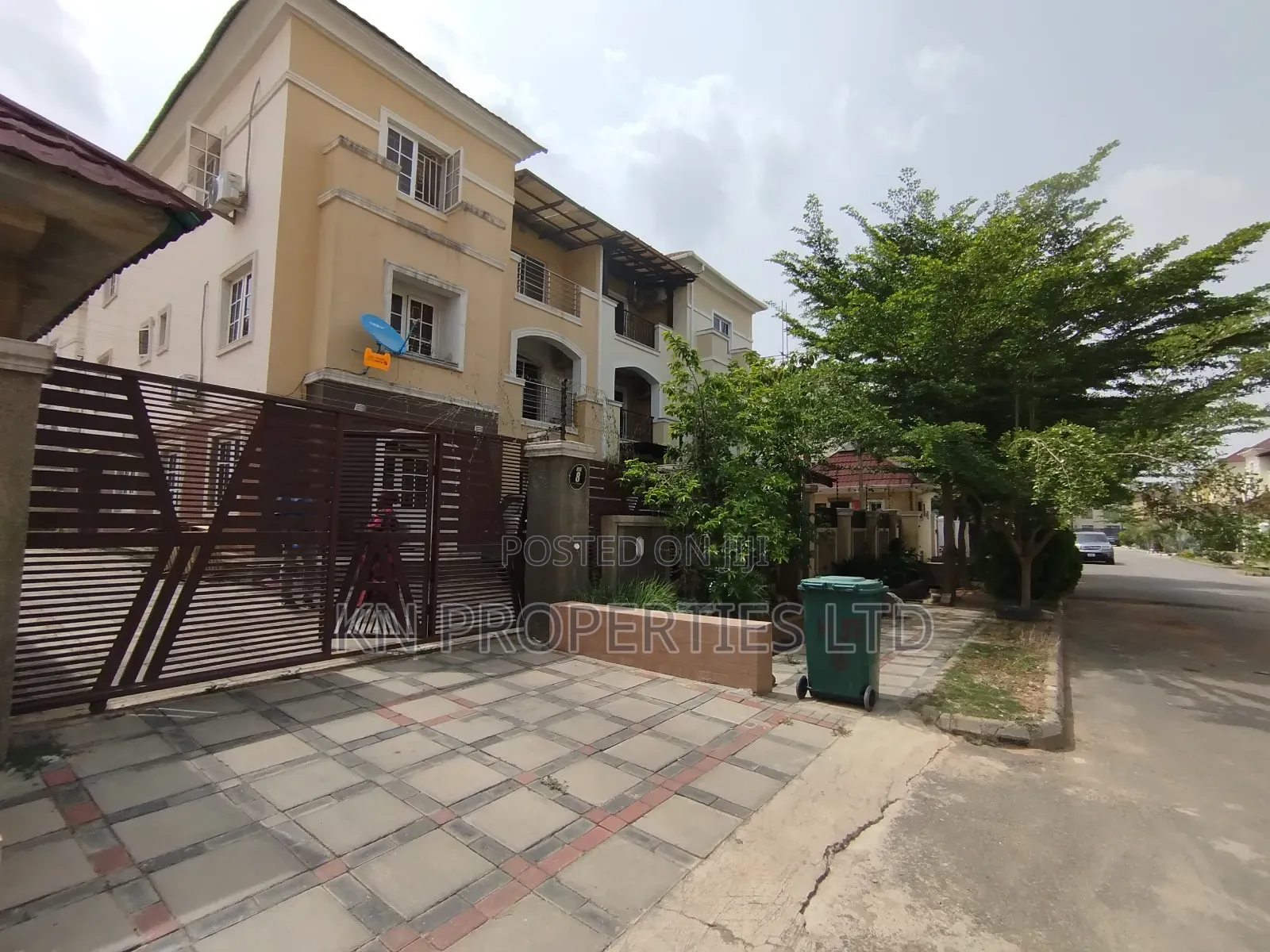 5bdrm Townhouse / Terrace in Gusape, Guzape District for rent
