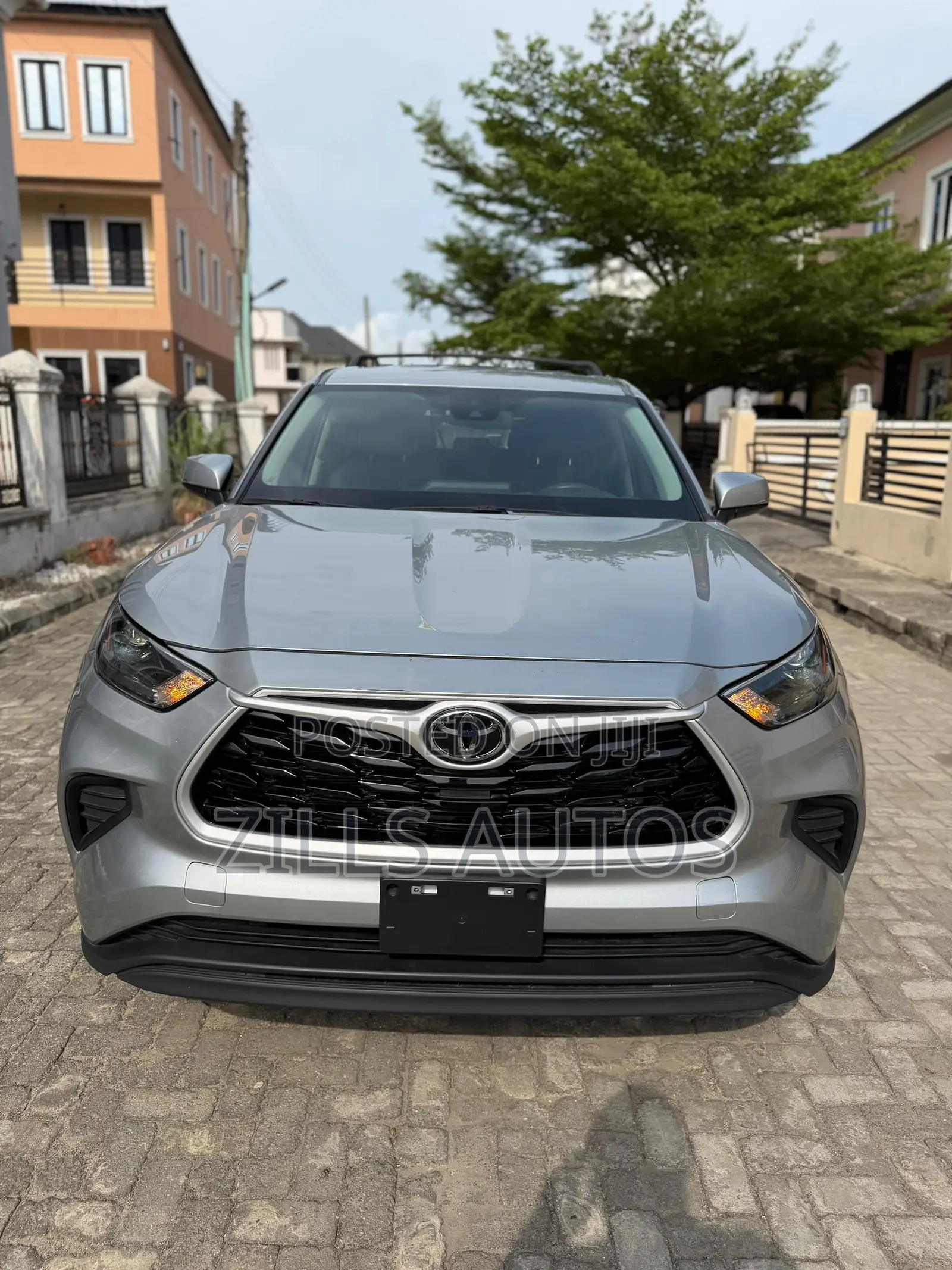 Toyota Highlander XLE AWD 2023 Silver