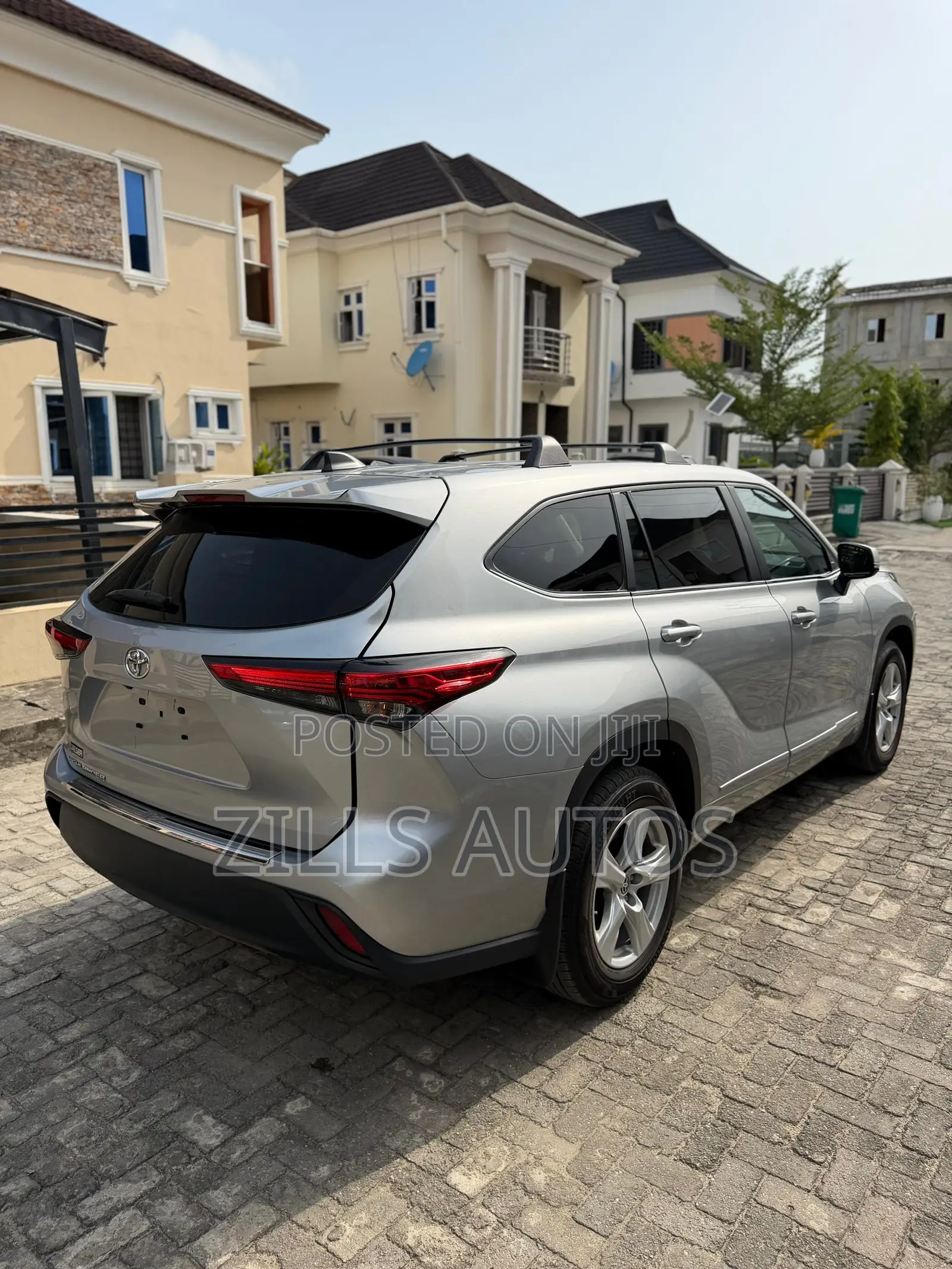 Toyota Highlander XLE AWD 2023 Silver