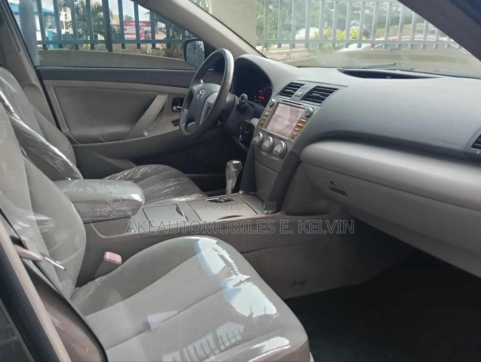 Toyota Camry Base 4dr Sedan (2.5L 4cyl 6M) 2011 Gray