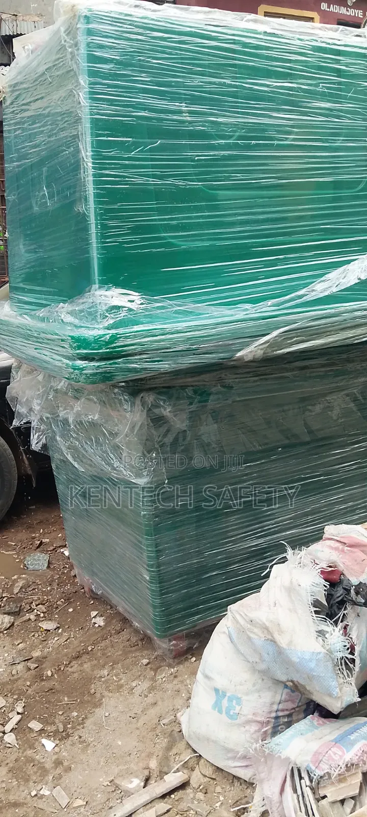 1100 LTR of Wasteb8n Dusbin Green Color