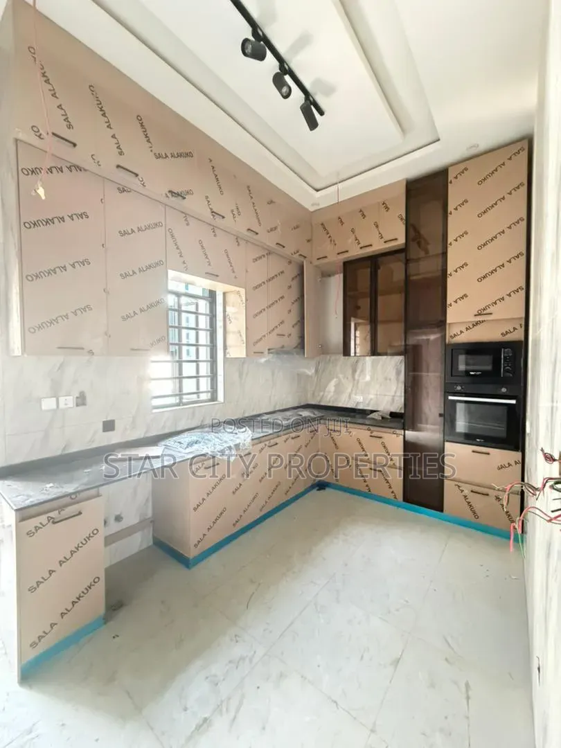 3bdrm Apartment in Awuse, Opebi for sale