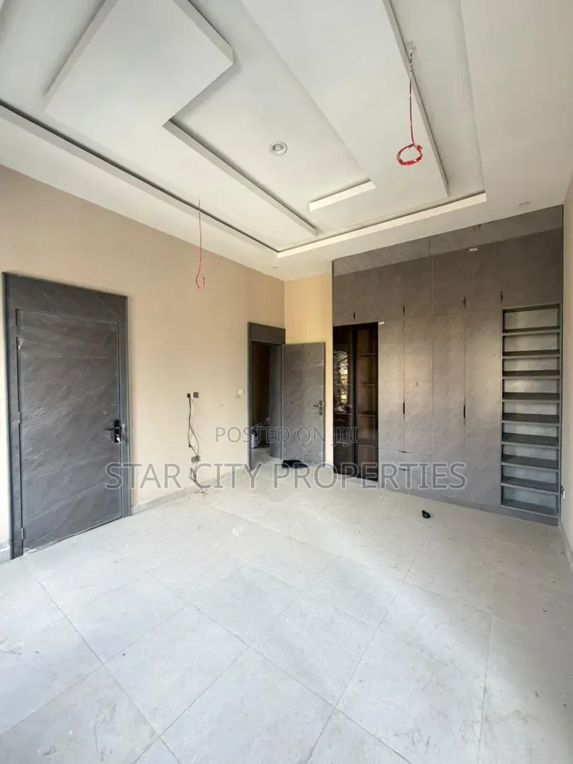 3bdrm Apartment in Awuse, Opebi for sale