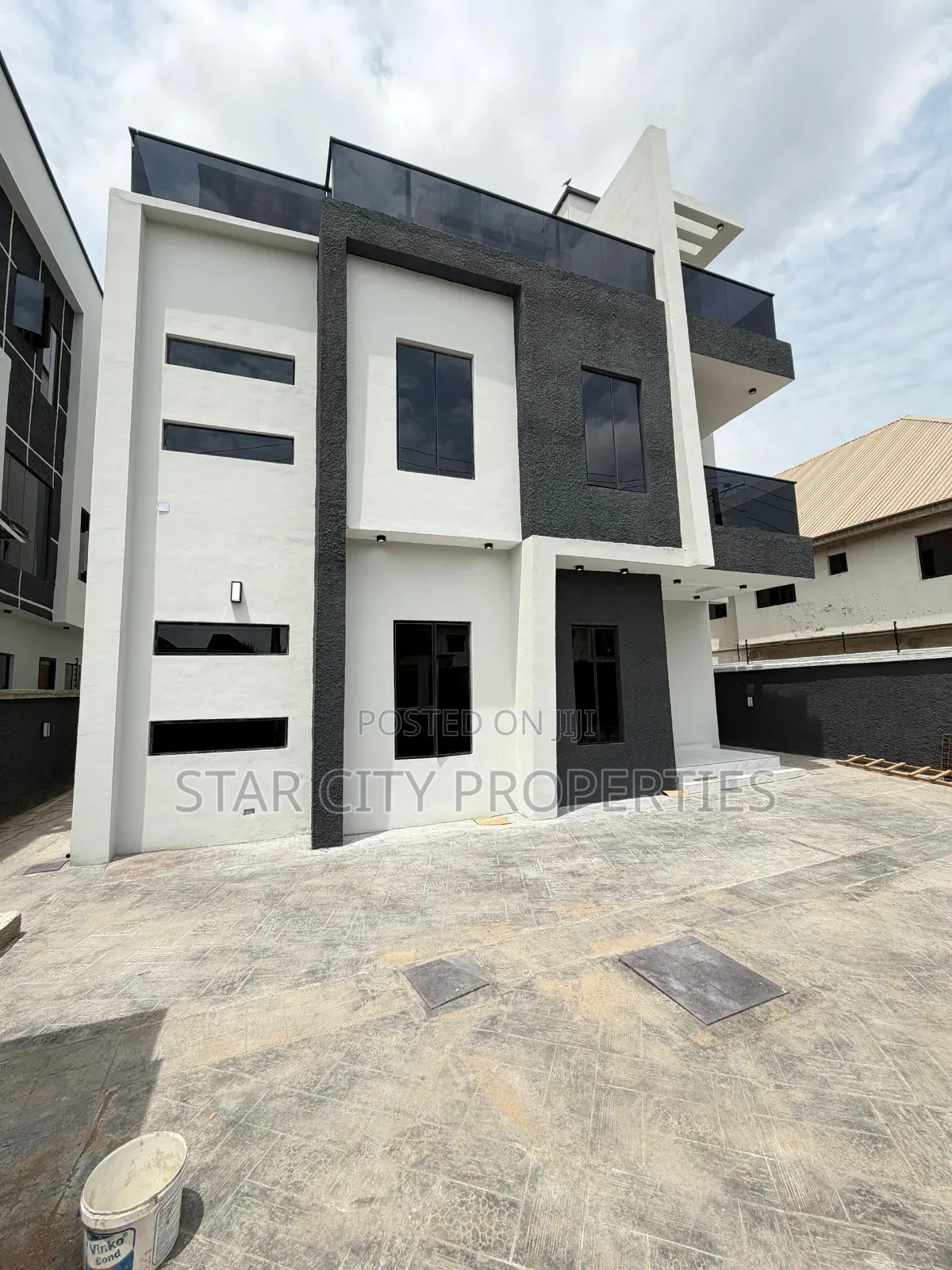 5bdrm Duplex in Omole for sale