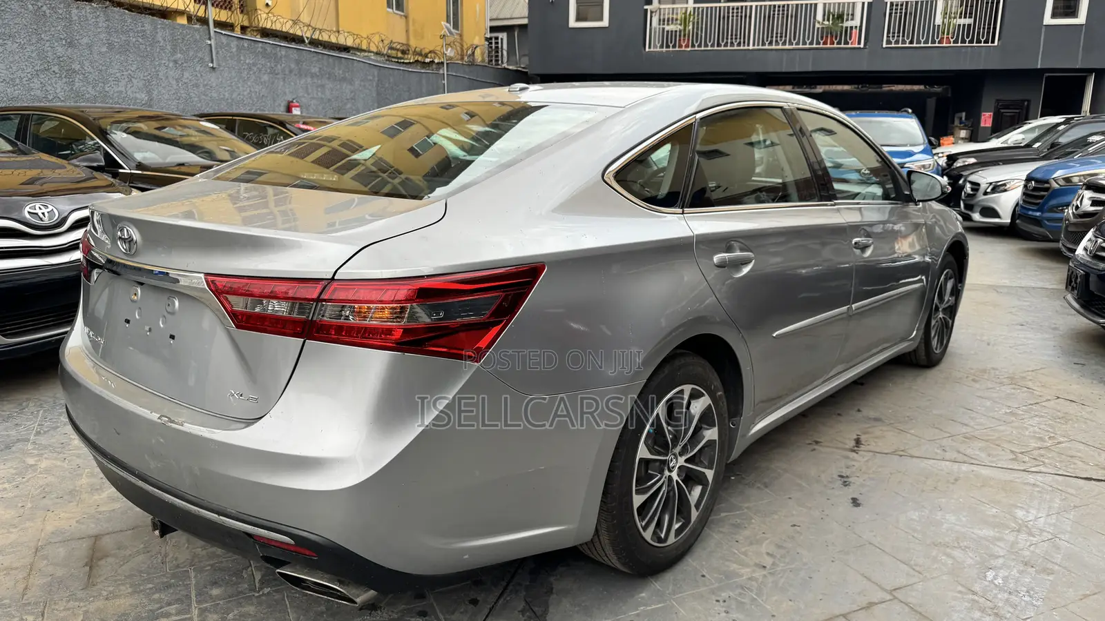 Toyota Avalon XLE Premium Sedan FWD (3.5L 6cyl 6A) 2017 Silver