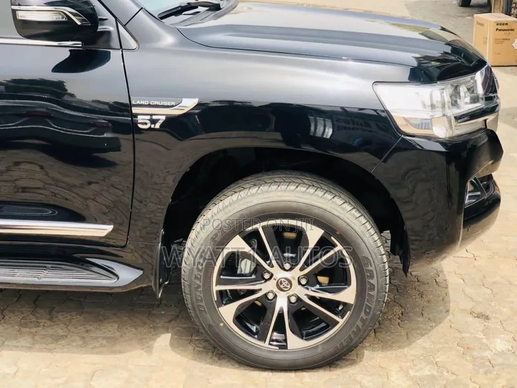 Toyota Land Cruiser 5.7 V8 VX-S 2021 Black