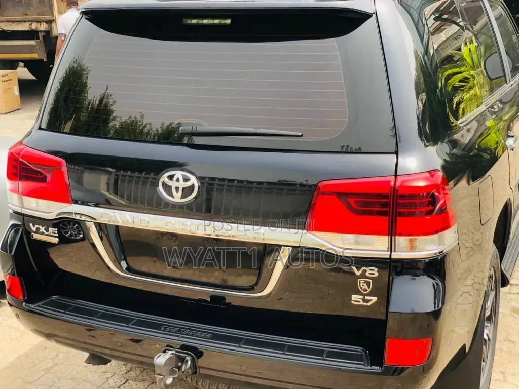 Toyota Land Cruiser 5.7 V8 VX-S 2021 Black