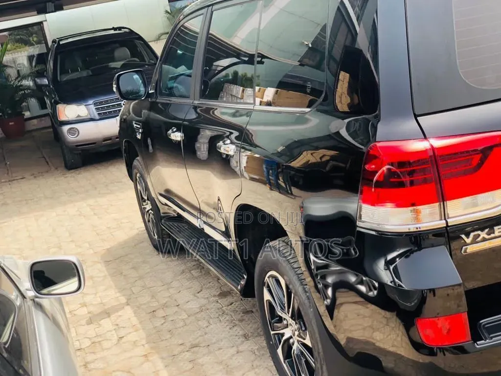 Toyota Land Cruiser 5.7 V8 VX-S 2021 Black