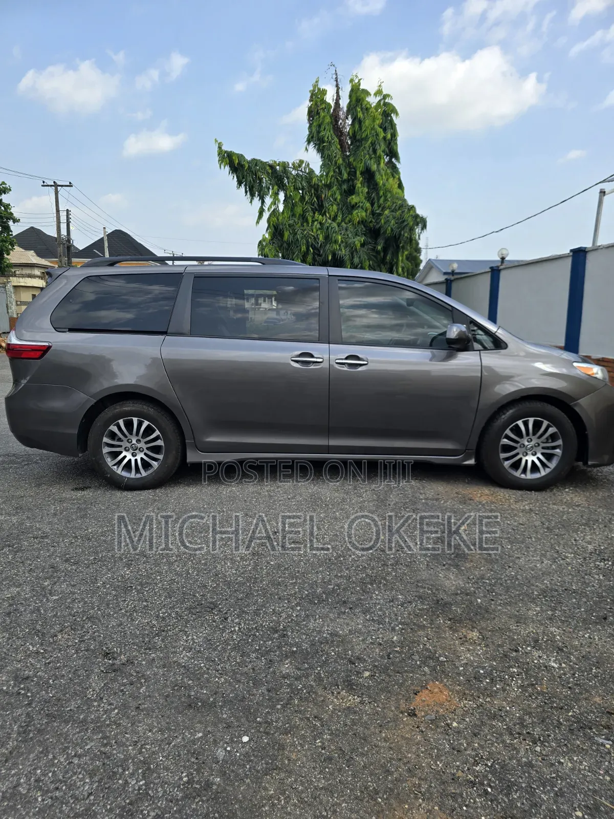 Toyota Sienna XLE (3.5L 6cyl 8A) 2018 Gray
