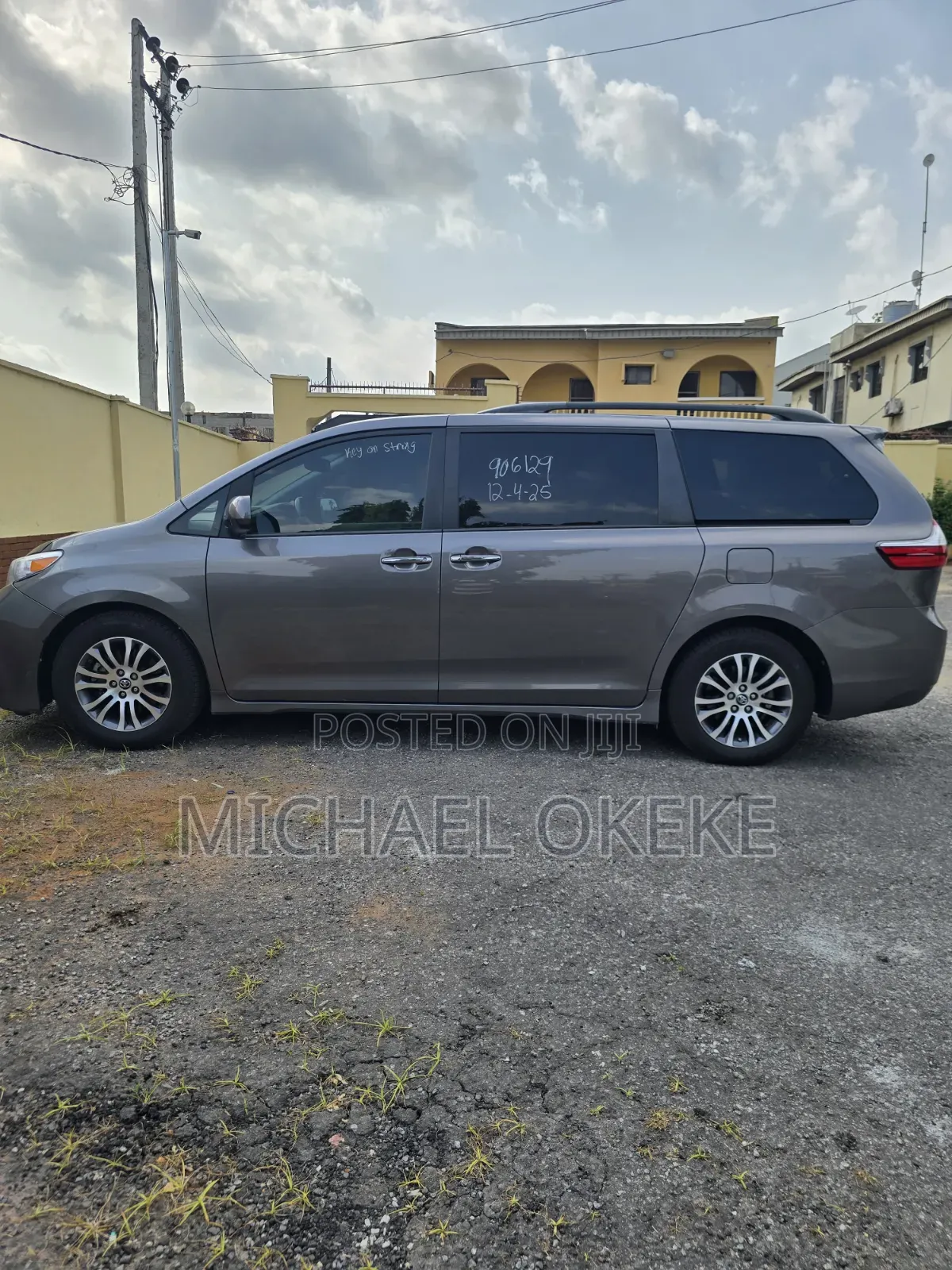 Toyota Sienna XLE (3.5L 6cyl 8A) 2018 Gray