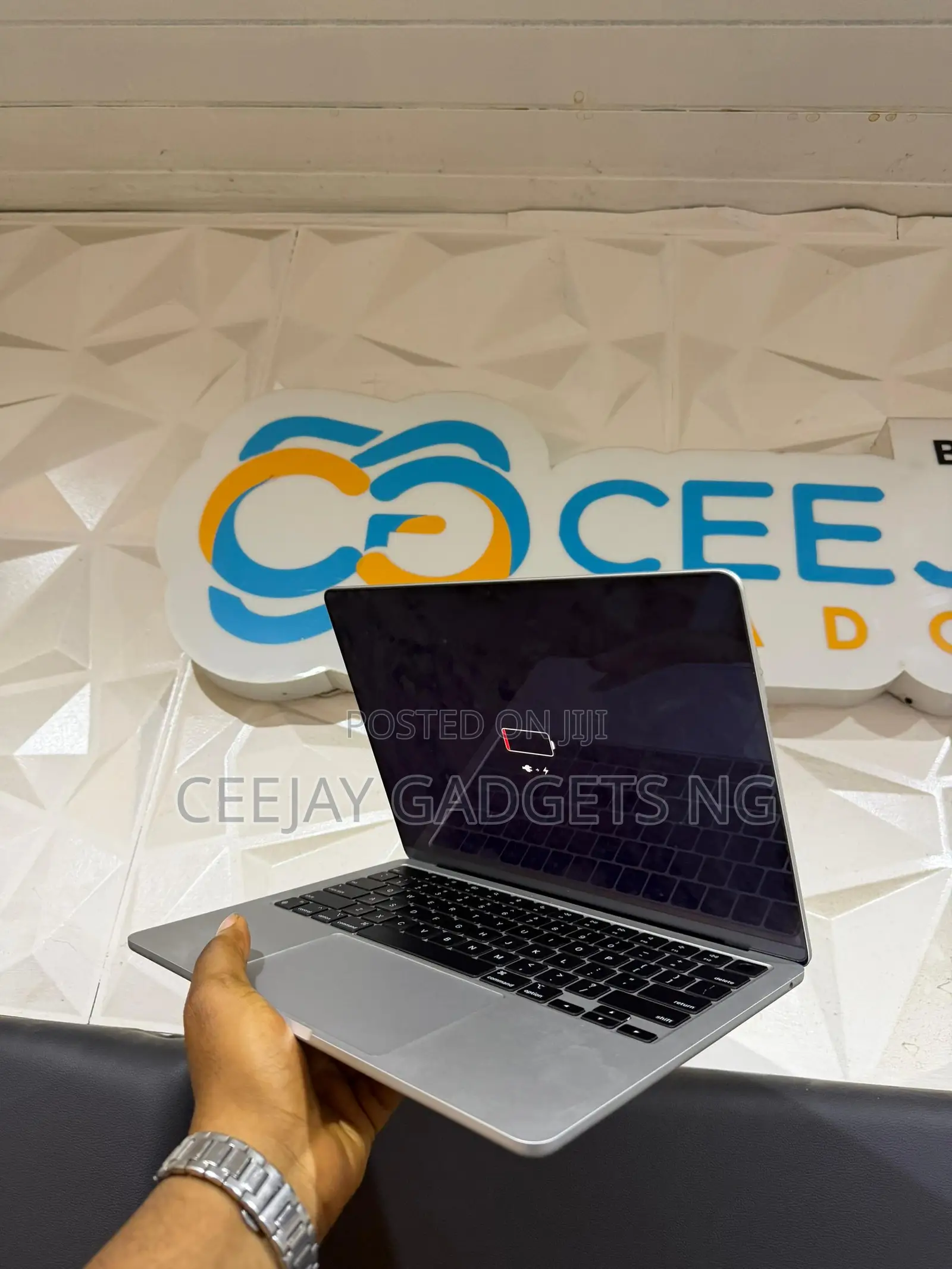 Laptop Apple MacBook Air 2023 M2 8GB Apple M2 SSD 512GB