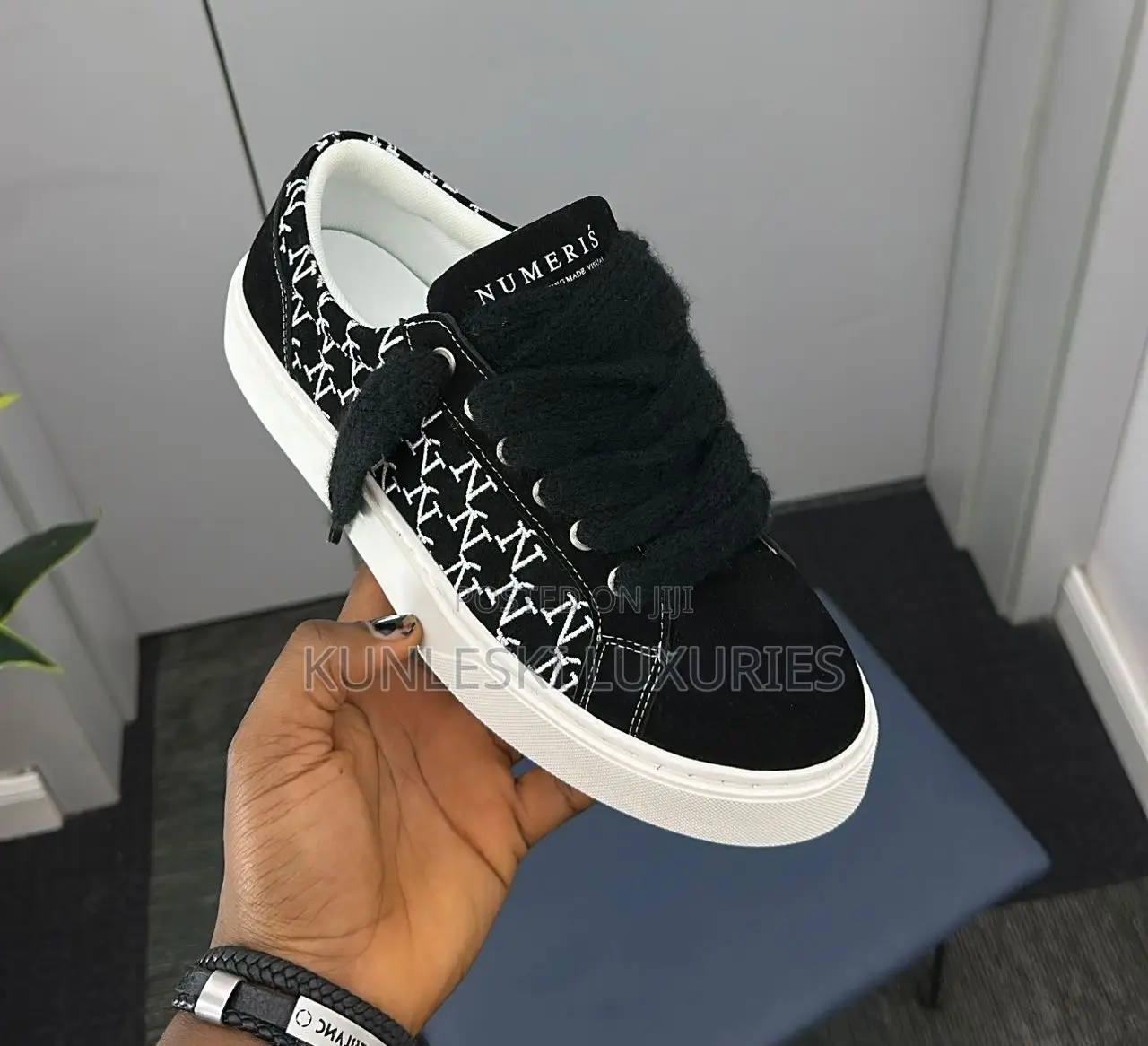 Original 2026 Numeris Signet Onyx Sneakers