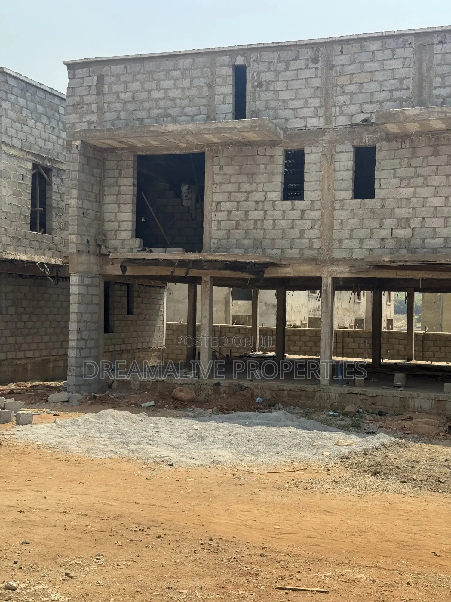 4bdrm Duplex in Life Camp for sale