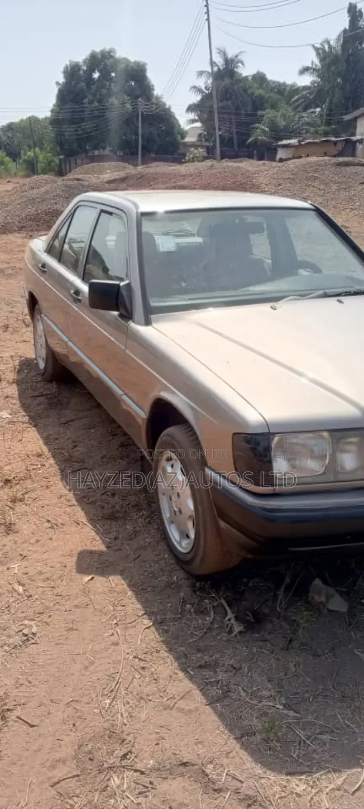 Mercedes-Benz 200 2004 Gold