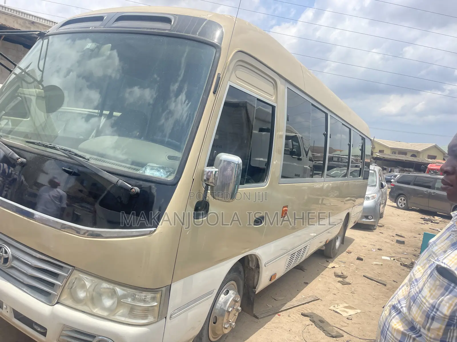 Toyota Coaster 2011