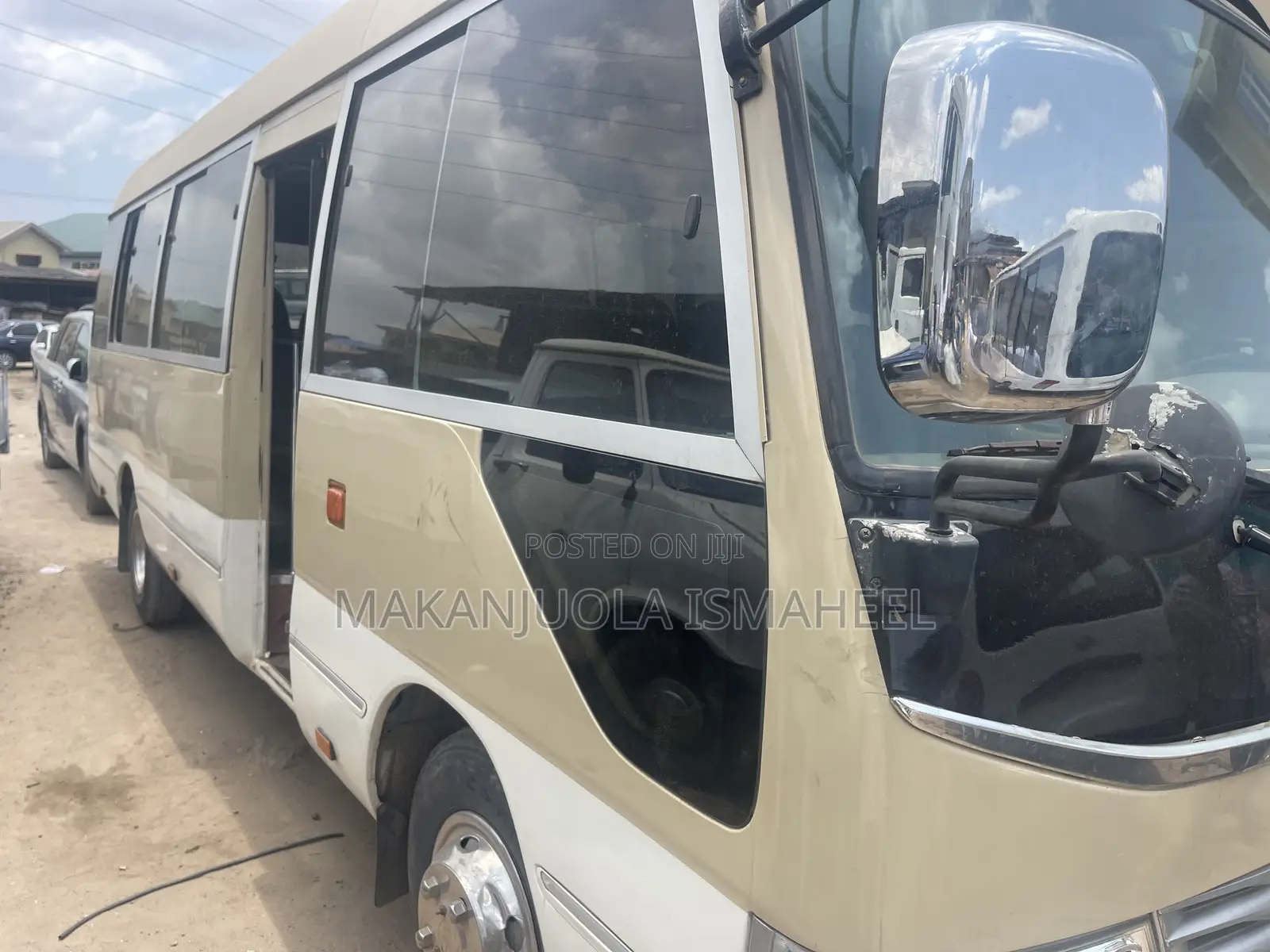 Toyota Coaster 2011