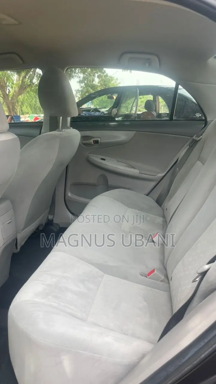 Toyota Corolla LE 4dr Sedan (1.8L 4 cyl 4A) 2009 Gray