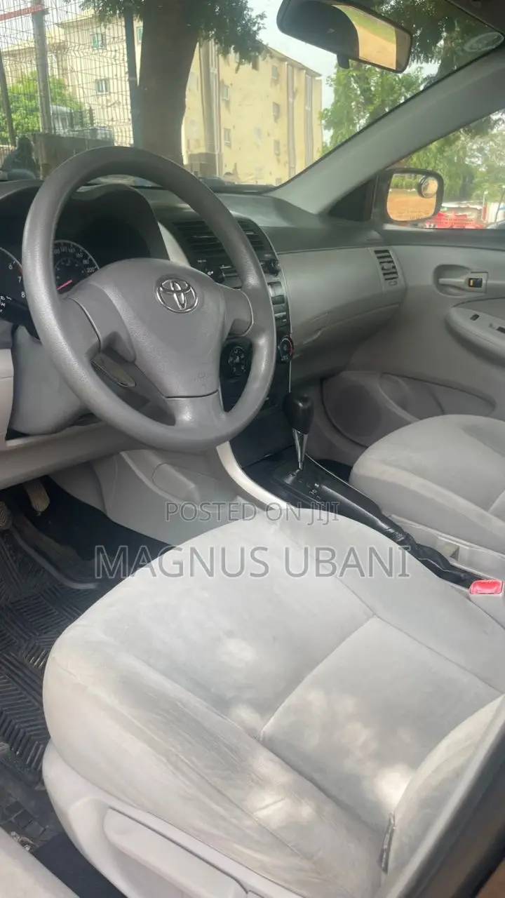 Toyota Corolla LE 4dr Sedan (1.8L 4 cyl 4A) 2009 Gray