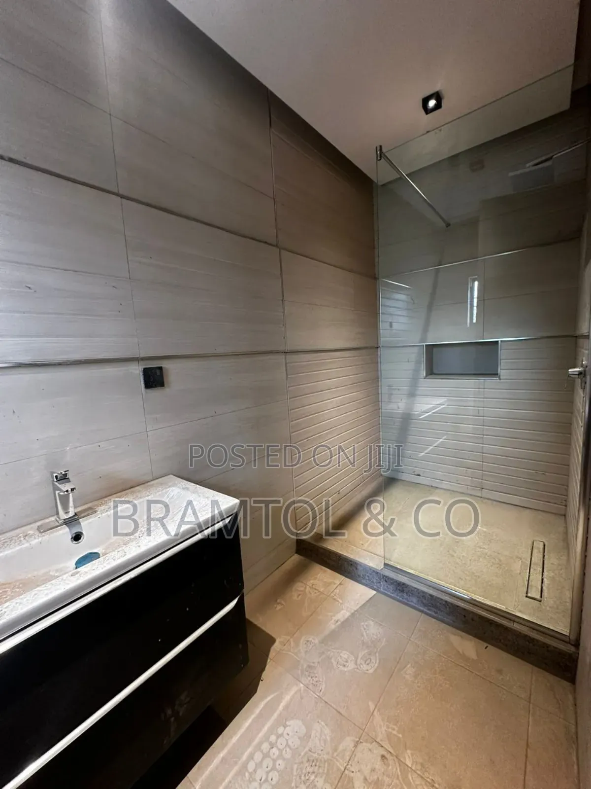 4bdrm Townhouse / Terrace in Katampe Extension for rent