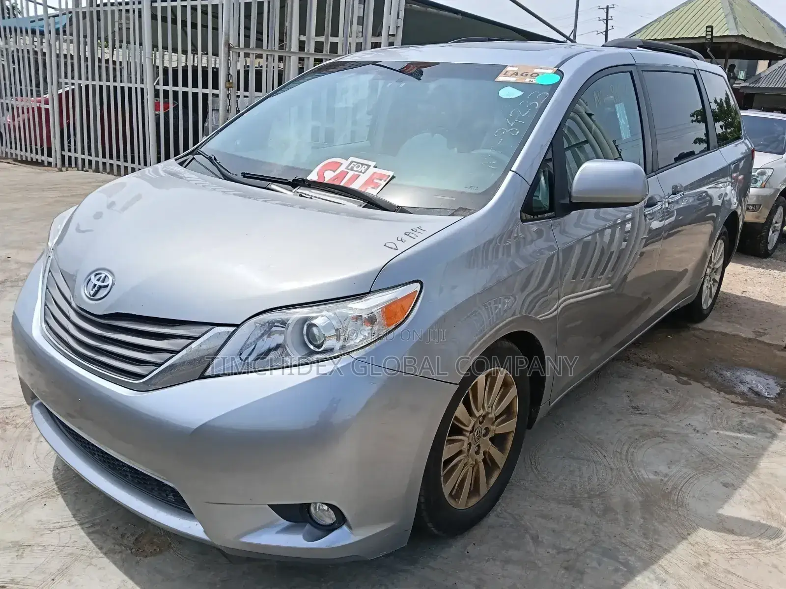 Toyota Sienna XLE 8 Passenger 2012 Silver