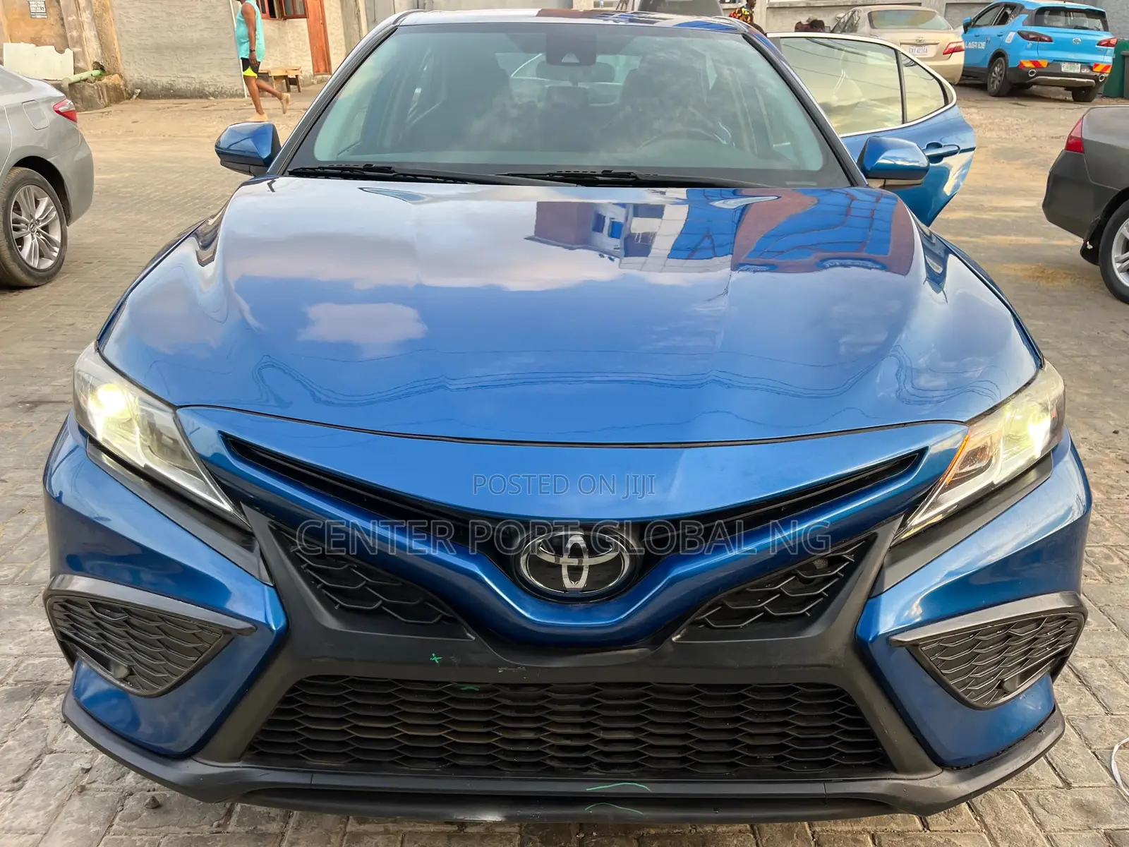 Toyota Camry SE FWD 2020 Blue