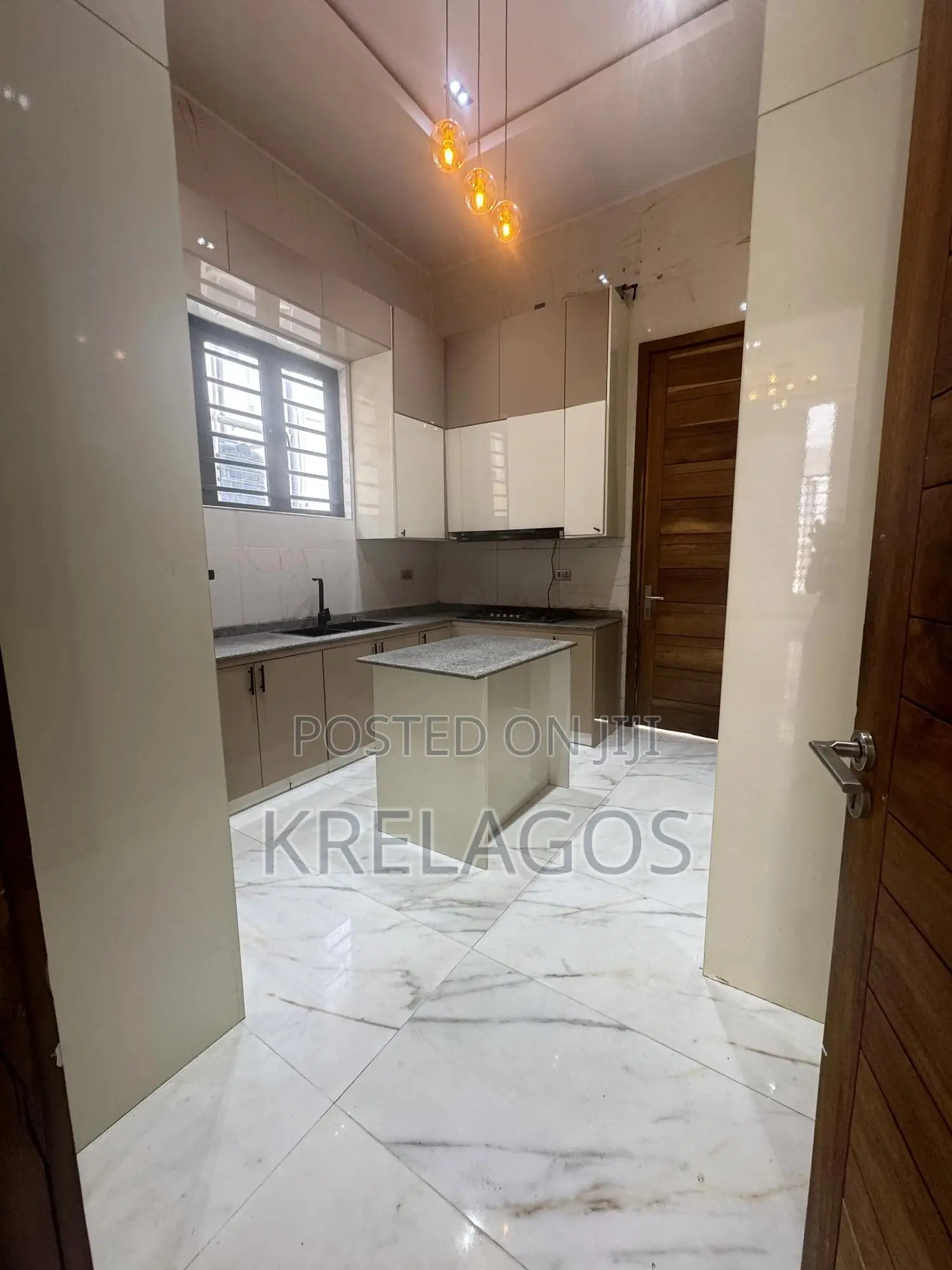 4bdrm Duplex in Agungi for rent