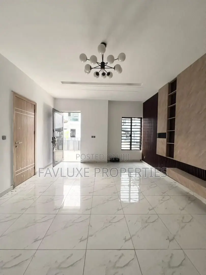 4bdrm Duplex in Lekki Phase 2 for sale