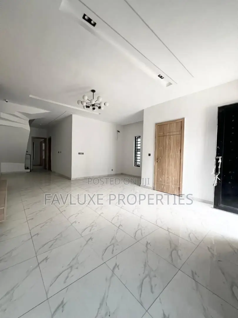 4bdrm Duplex in Lekki Phase 2 for sale